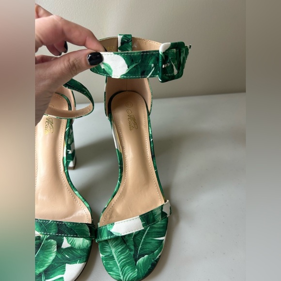 Mata Lopez Floral Ankle Strap Palm Tree Gorgeous Block Heels Size 8.5 - Picture 3 of 12
